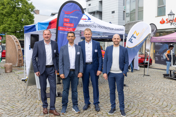 v.l.n.r. Winfried Brieger (FES), Dr. Fathi El-Dwaik (BMW Group), Prof. Dr. Matthias Richter (FTZ e.V.), Felix Jacob (VW Group Japan)